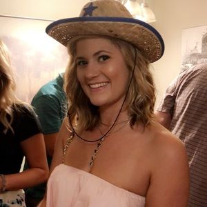 Meet your Posher, Ashley